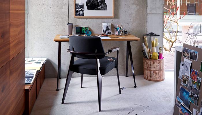 Vitra Compas Direction 1.jpg